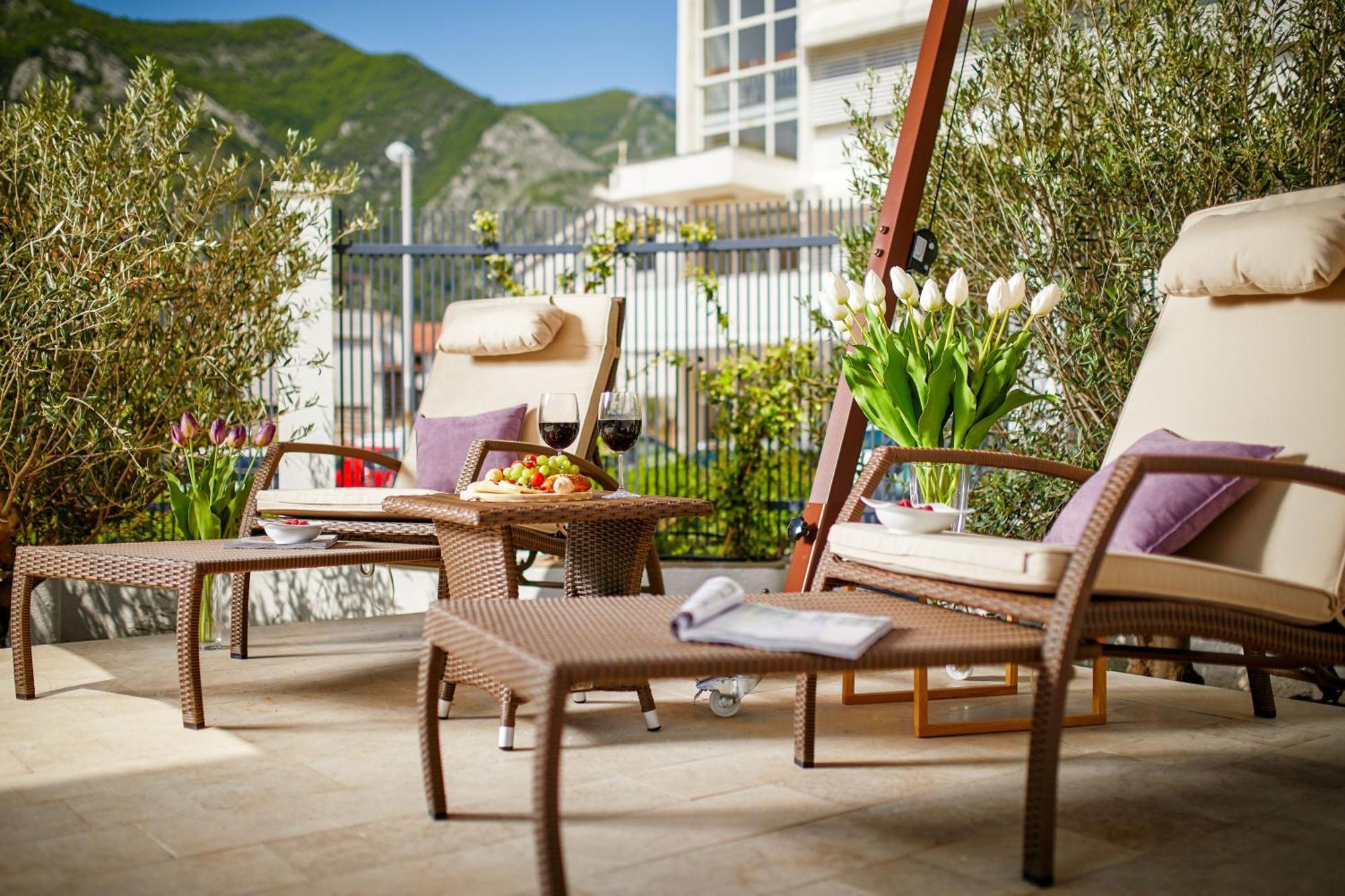 Maison W Kotor Bagian luar foto