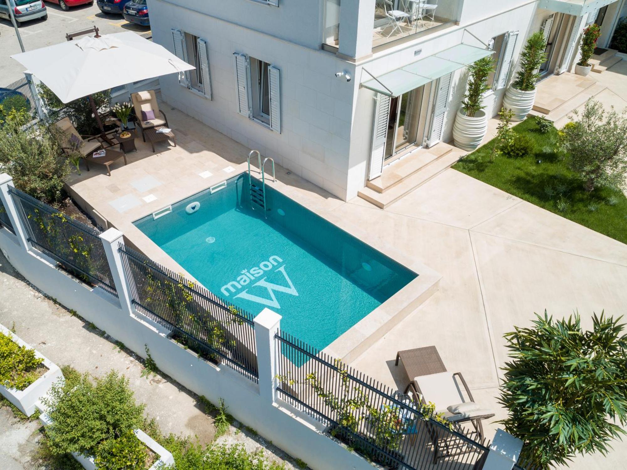 Maison W Kotor Bagian luar foto