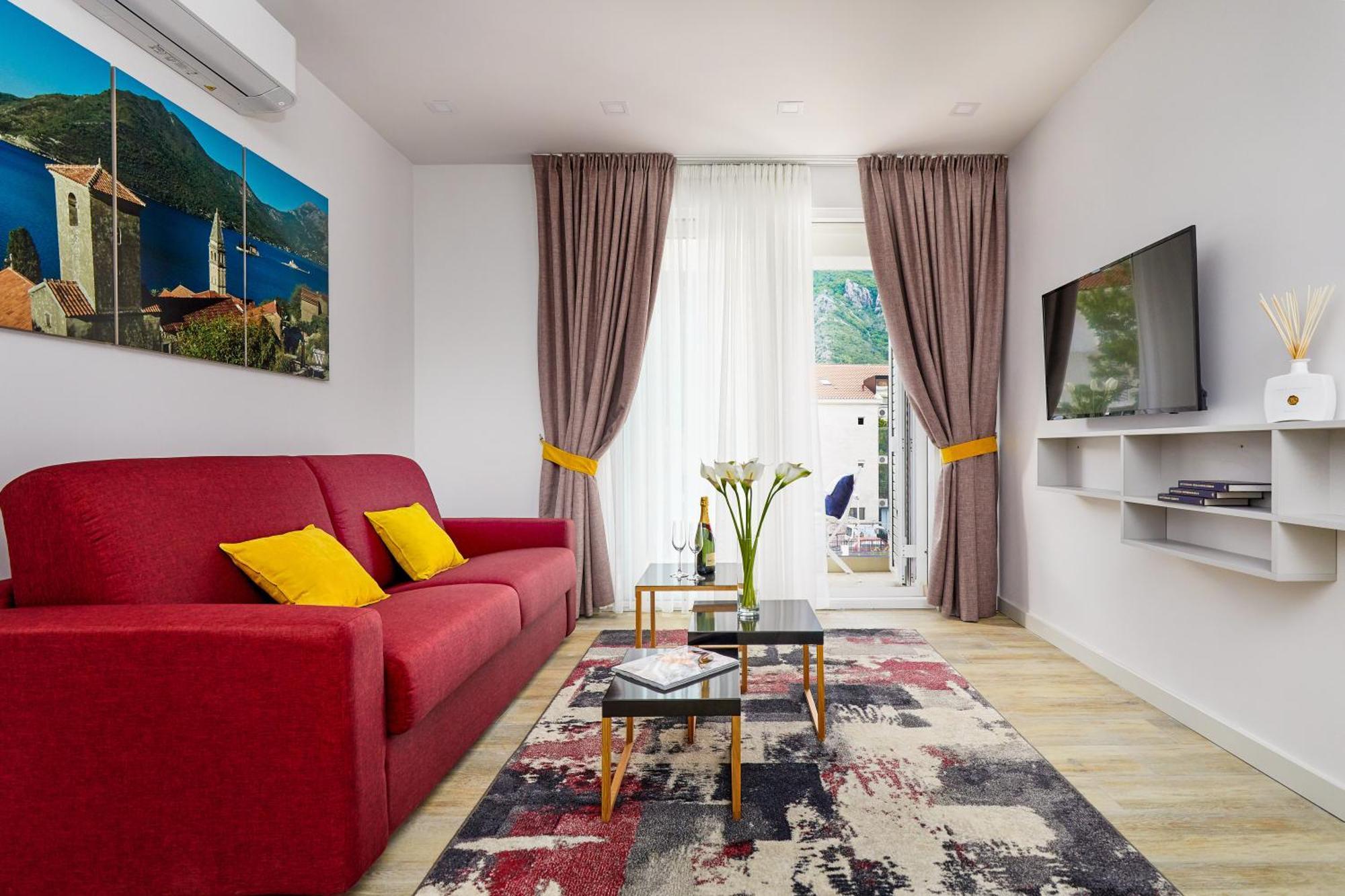 Maison W Kotor Bagian luar foto