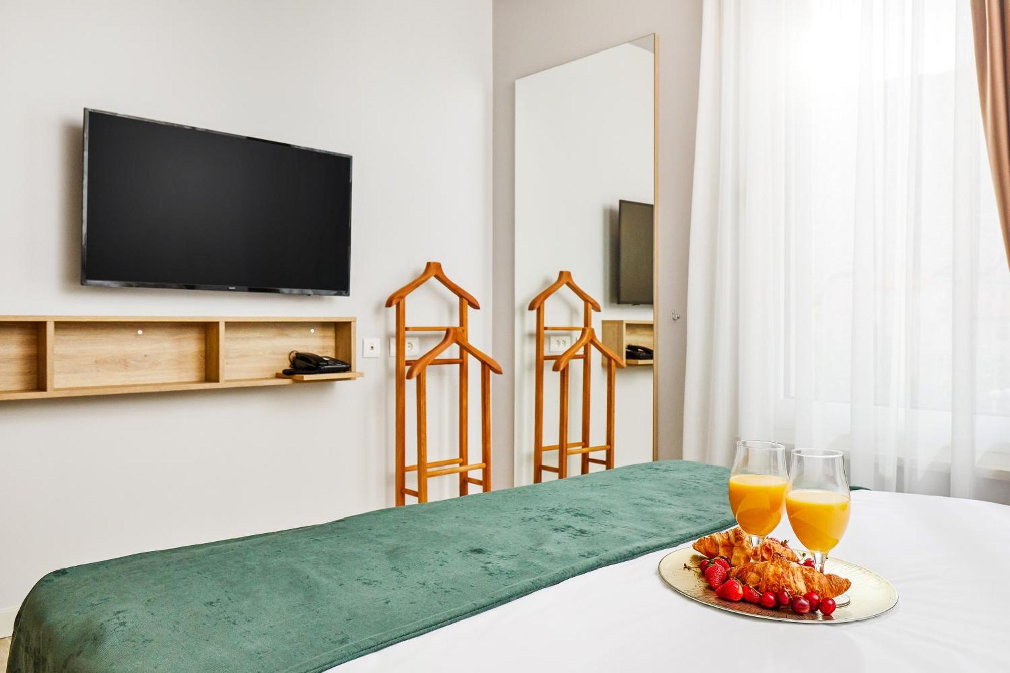 Maison W Kotor Bagian luar foto