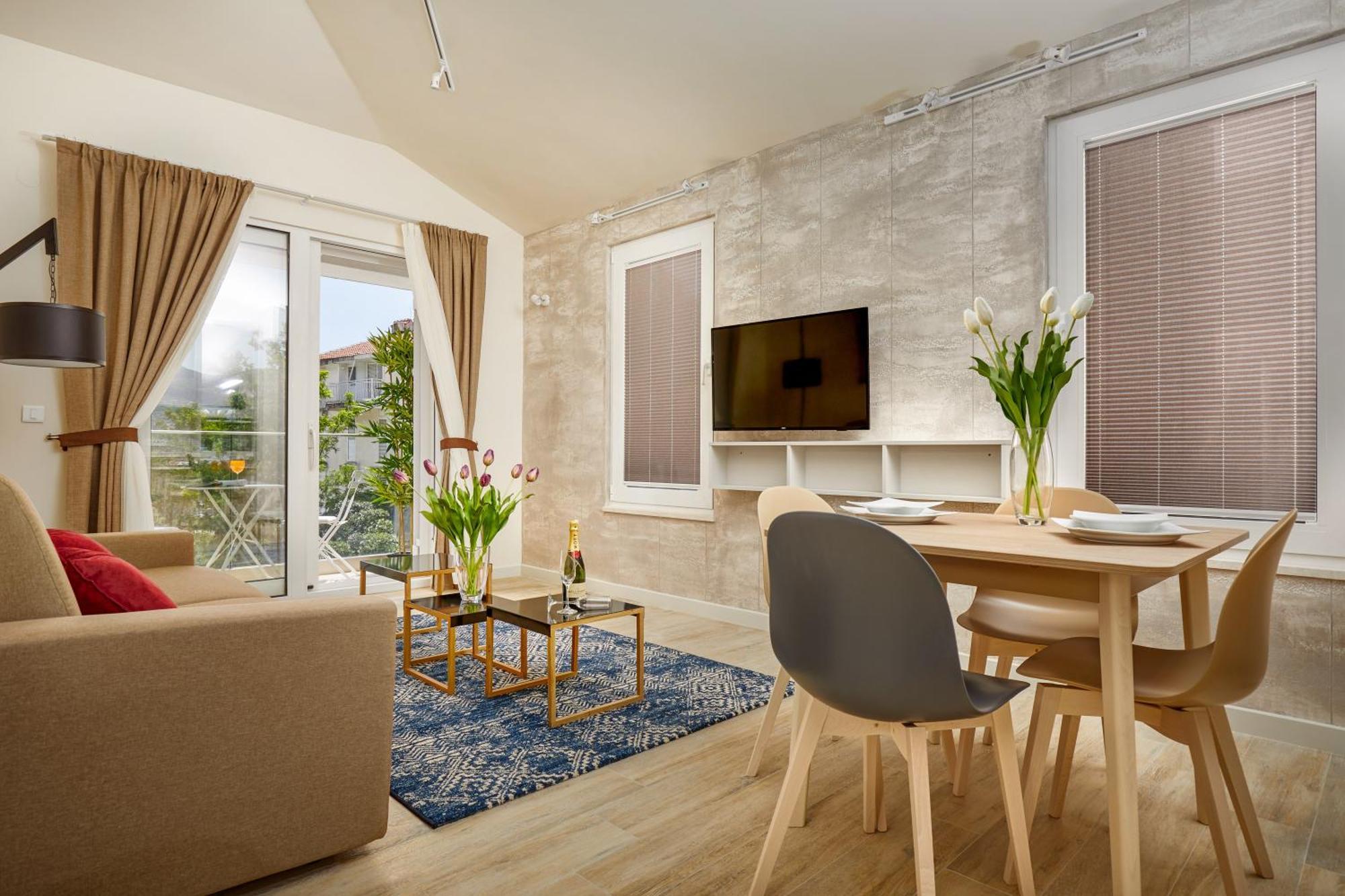 Maison W Kotor Bagian luar foto