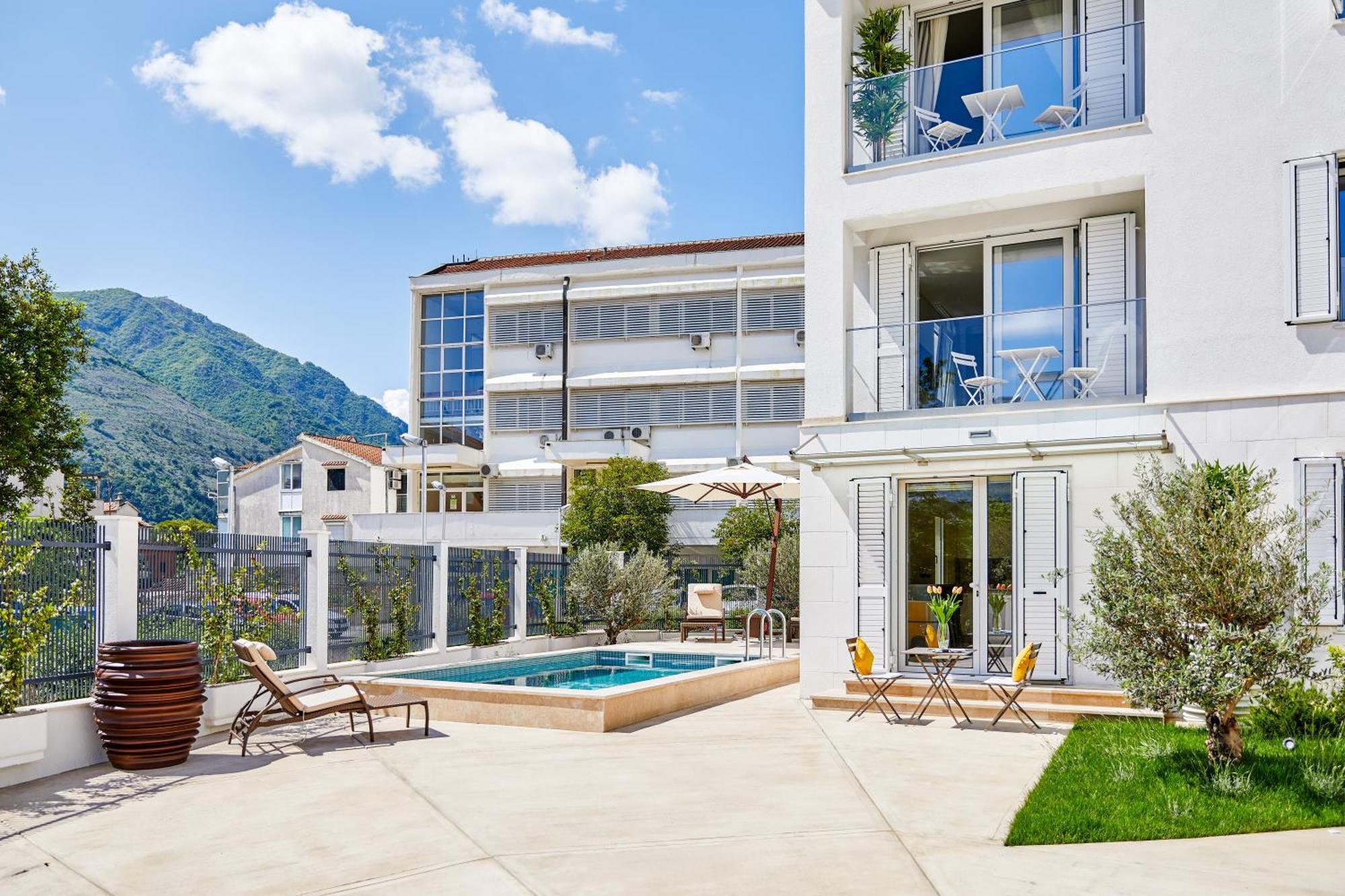 Maison W Kotor Bagian luar foto