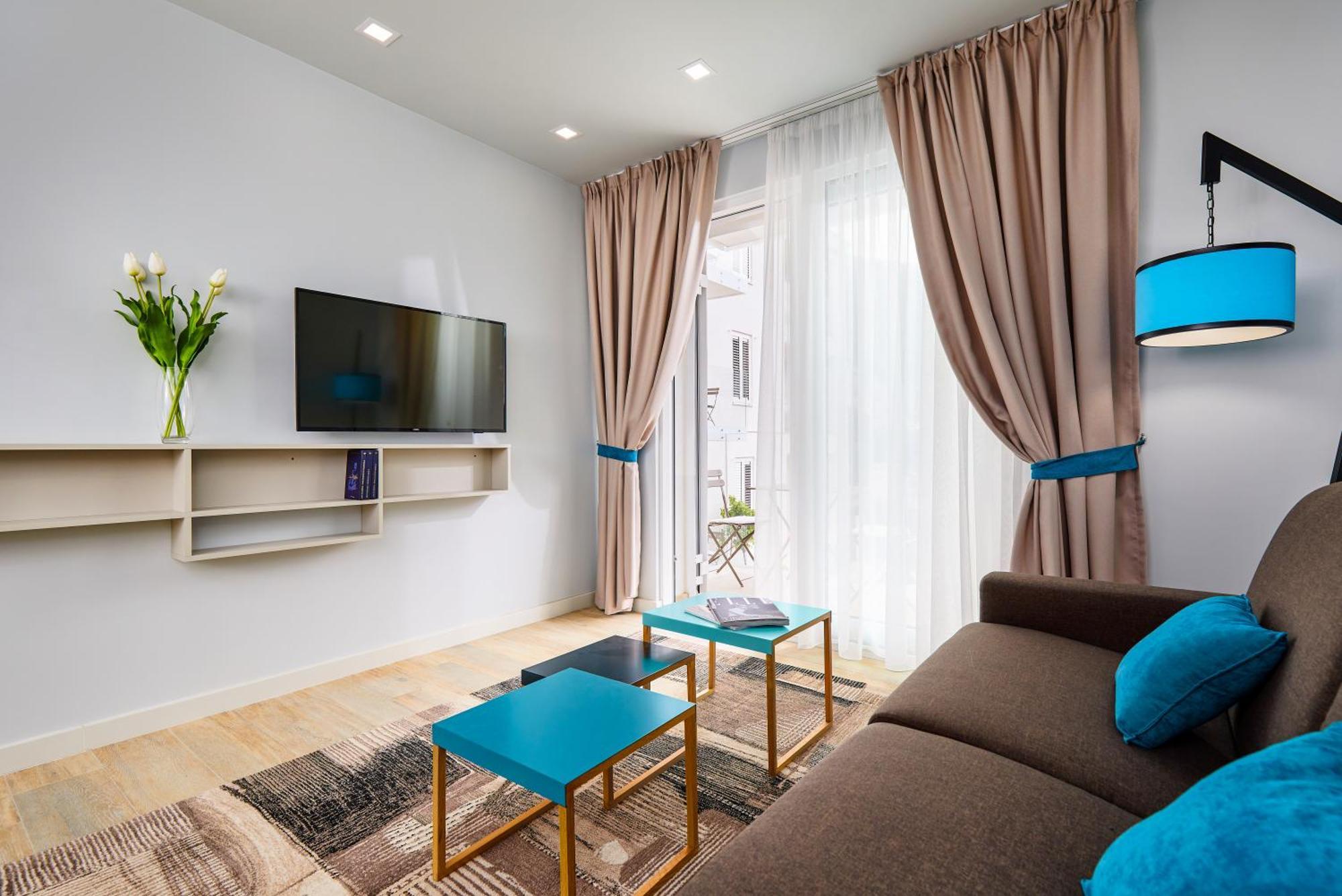 Maison W Kotor Bagian luar foto