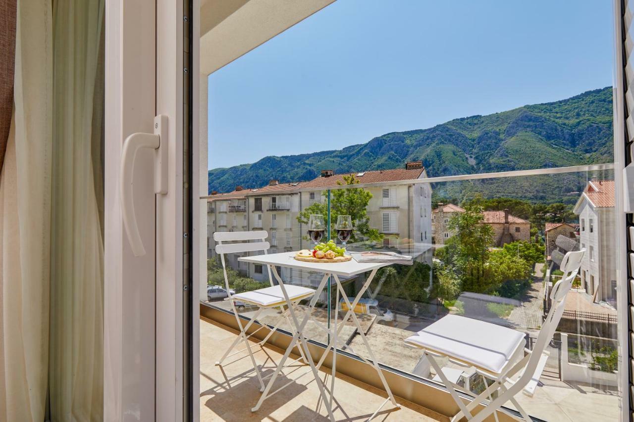 Maison W Kotor Bagian luar foto